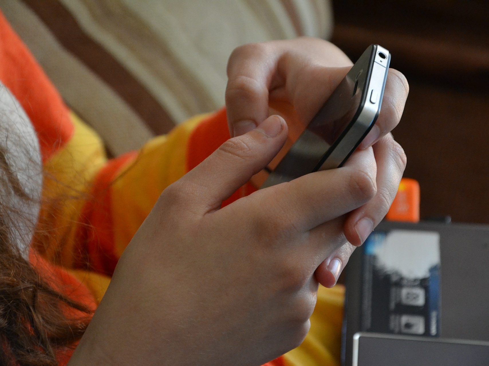 Child using an iphone